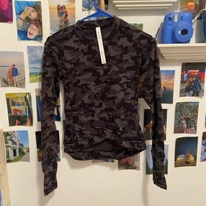 lululemon close to crossing long sleeve rulu* with thumb holes NWOT size 2